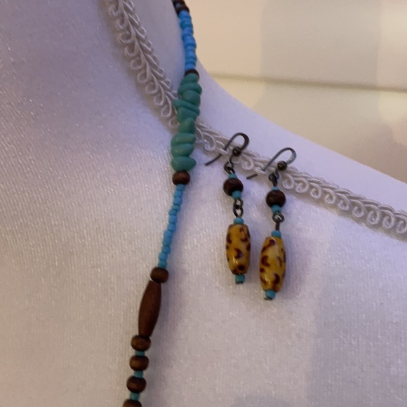 Silver Turquoise Necklace Set plus a Beaded Necklace earring set turquoise blue - Picture 13 of 15